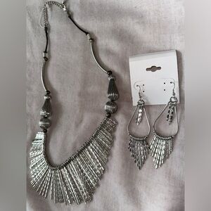 Elegant Silver Necklace and Earring Set